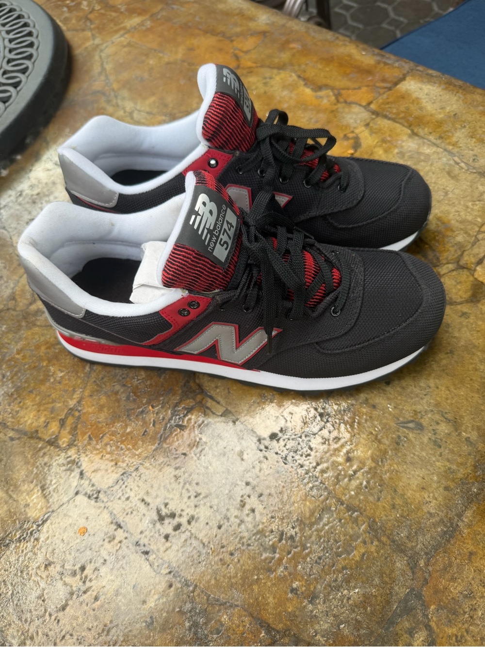 NEW! New Balance Men's Sz 11 Black Red 574 Sneakers shoes - Picture 2 of 6